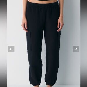 Aritzia
Cozy Sweatfleece Mega Cargo™ Black Joggers Size 2XS